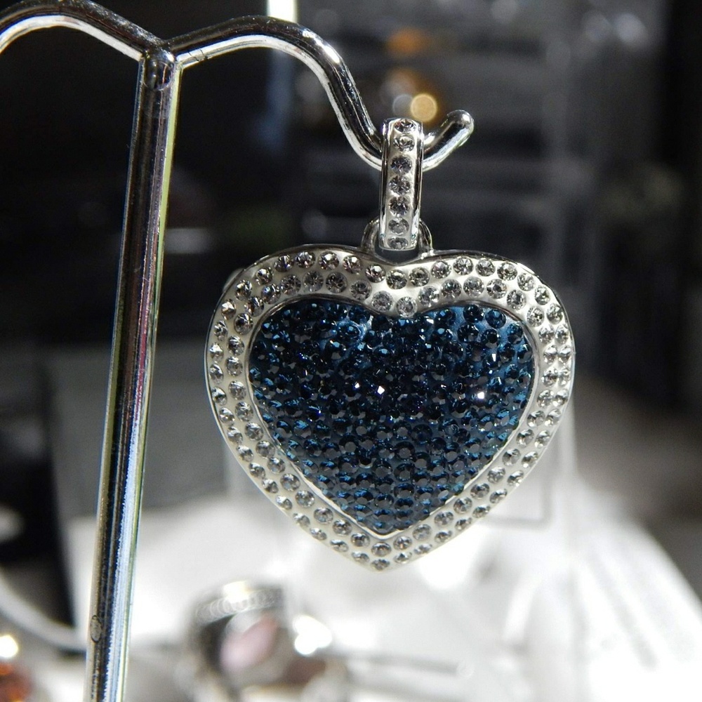 Crystal Blue💙 Hearts Pendant by Zales💙 - Picture 3 of 8